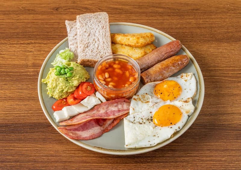 English Breakfast with halal turkey rashers, sausages, two fried eggs, baked beans, hash browns, smashed avocado, cherry tomatoes, white cheese and brown bread